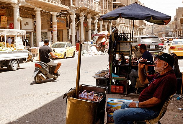 Торговцы на одной из улиц Багдада
