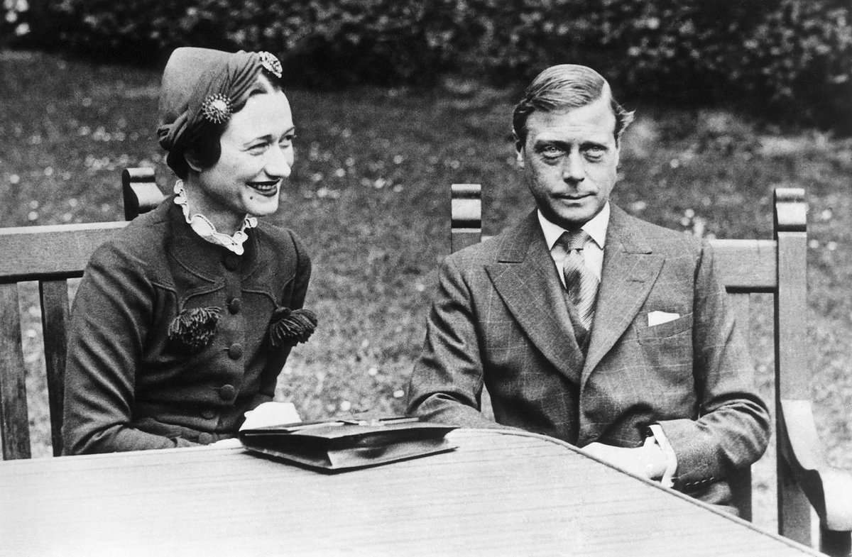 Герцог Виндзорский, бывший король Эдуард VIII, с миссис Уоллис Симпсон, Шато-де-Канд, недалеко от Тура, Франция, 1937 год