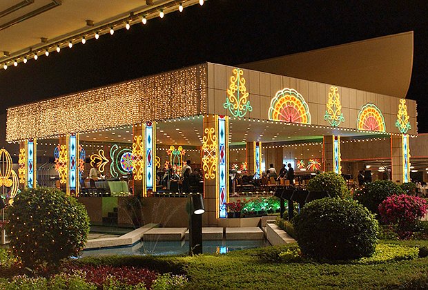 Банкетный зал на свадьбе наследного принца султаната Бруней декорировали в национальном стиле