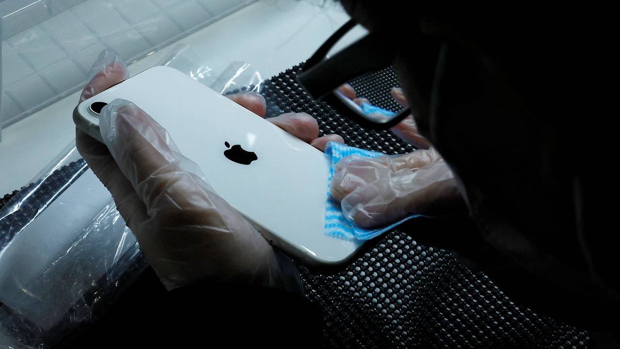 Новые функции iPhone оказались недоступны в России: Гаджеты: Наука и  техника: Lenta.ru