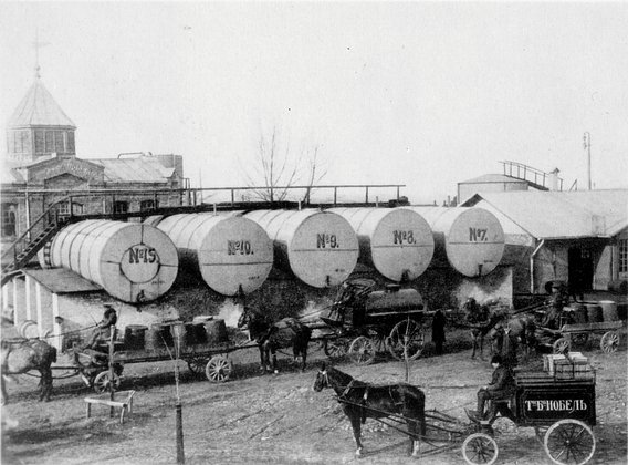 Нефтяная компания братьев Нобель в Баку, 1890-е. Фото: Fine Art Images / Heritage Images /Getty Images