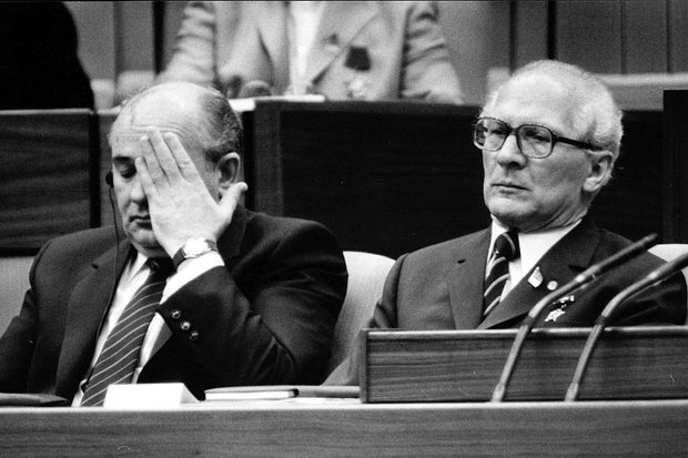 Михаил Горбачев и Эрих Хонеккер. Фото: Sven Simon / United Archives / Getty Images