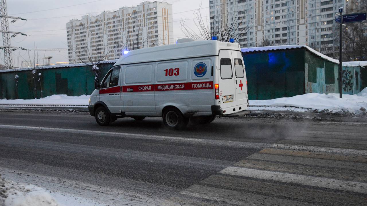 Московская школьница попала в больницу из-за взрыва телефона на перемене:  Происшествия: Россия: Lenta.ru