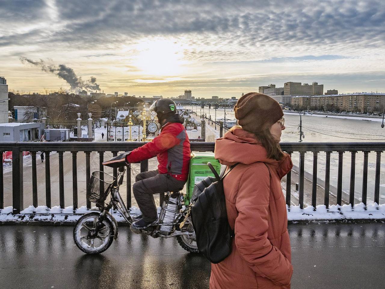 Что изменится в России с 1 января? Пенсии, выплаты, стоимость водки, ЖКХ и  техосмотра: главные перемены в 2023 году: Политика: Россия: Lenta.ru