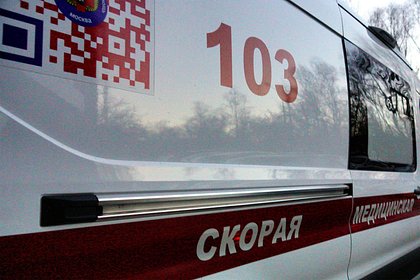 Пять человек погибли в столкновении легковушки и грузовиков на российской трассе