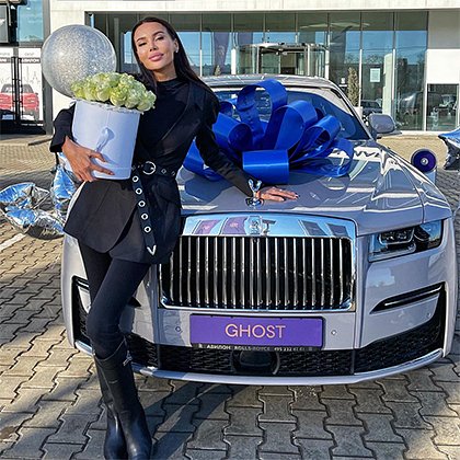 Оксана Самойлова и ее личный автомобиль Rolls-Royce Ghost