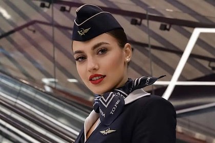 Внешность российской стюардессы в униформе взволновала иностранцев в сети