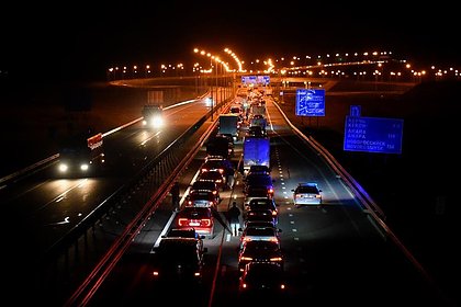 Автомобильная пробка перед Крымским мостом растянулась на пять километров