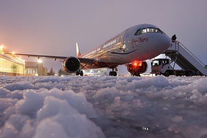 Почти сто рейсов отменили и задержали в аэропортах Москвы