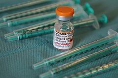 ЕС предложил Китаю бесплатные вакцины от коронавируса из-за вспышки инфекции