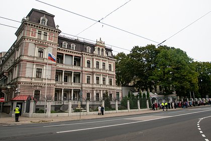 В российское посольство в Латвии прислали подозрительную посылку