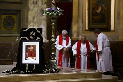 В США объяснили отсутствие Байдена на похоронах Бенедикта XVI