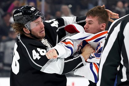 Российский хоккеист развязал драку в матче НХЛ и был наказан