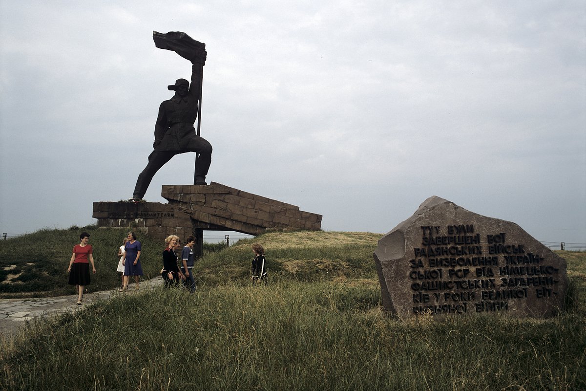 Памятник «Украина — освободителям», расположенный близ города Ужгорода