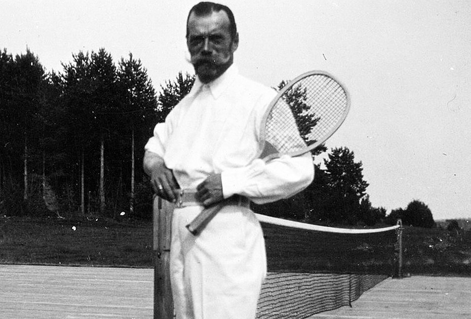 Николай II во время игры в теннис