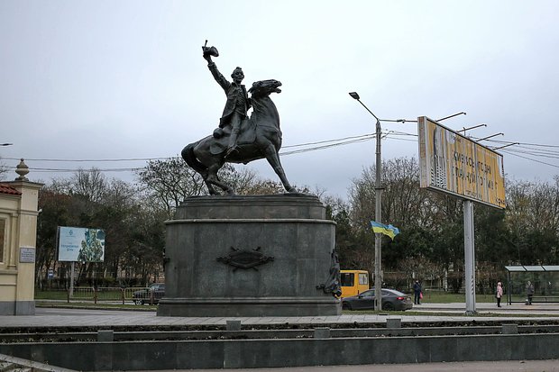 Памятник полководцу Александру Суворов у въезда в одноименный район Одессы. Фото: Viacheslav Onyshchenko / SOPA Images / LightRocket / Getty Images