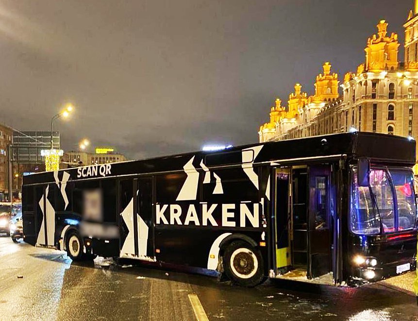 Автобус Kraken в центре Москвы 