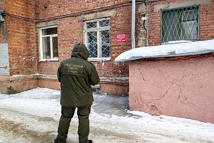Треснувший от холода дом в российском городе отремонтируют весной