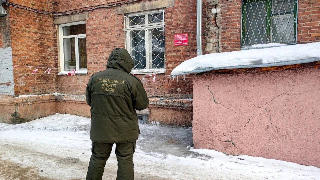 Треснувший от холода дом в российском городе отремонтируют весной: Дом:  Среда обитания: Lenta.ru