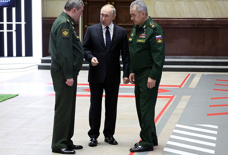 Слева направо: Валерий Герасимов, Владимир Путин и Сергей Шойгу