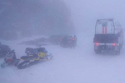 Катавшийся в горах на снегоходе россиянин погиб под лавиной