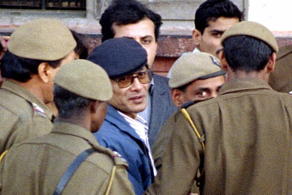 Чарльз Собрадж покидает тюрьму в Нью-Дели, 1997 год