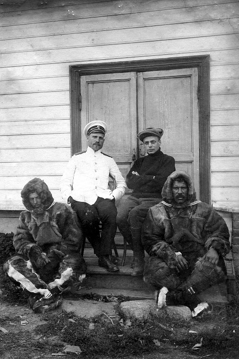 Георгий Седов, Владимир Визе и другие участники экспедиции во время зимовки