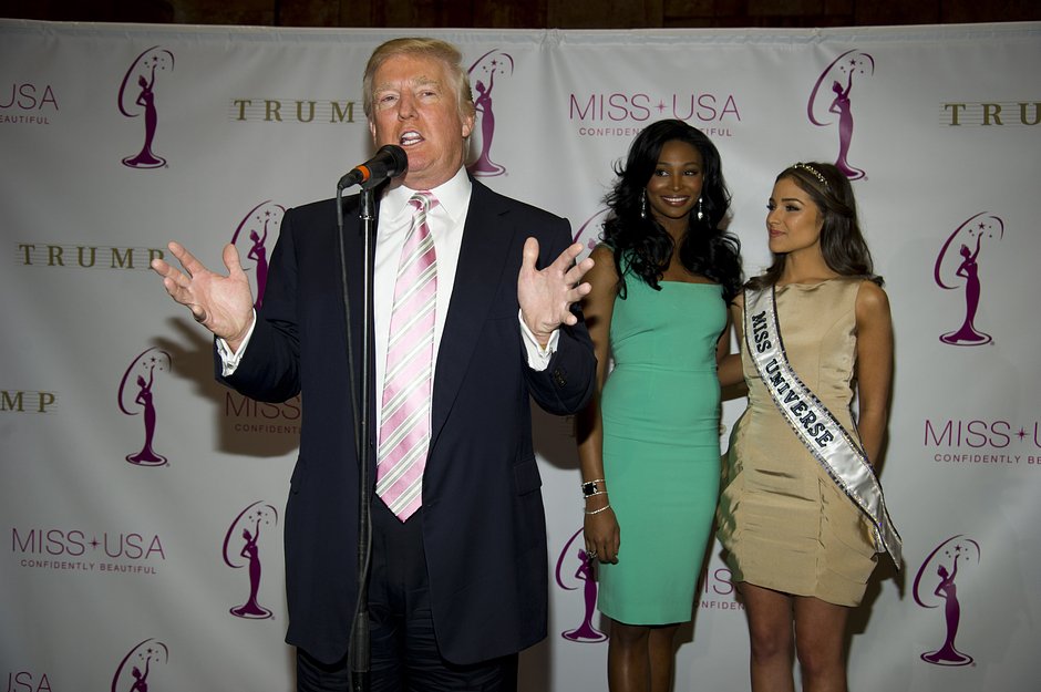 Дональд Трамп с обладательницами титулов «Мисс США» и «Мисс Вселенная» в 2013 году