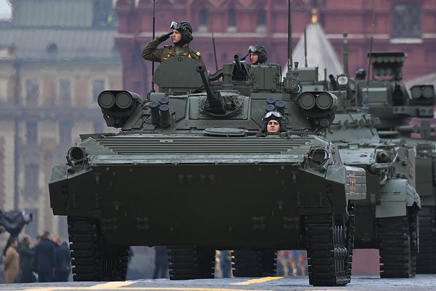 БМП-2 с боевым модулем «Бережок» на военном параде
