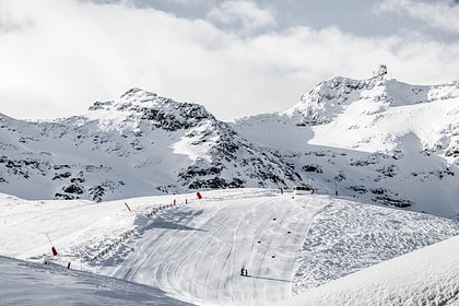 Катавшийся на лыжах в горах российский пенсионер погиб во время спуска