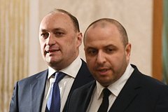 Денис Киреев (слева)