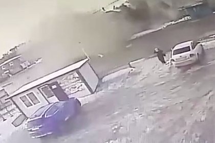 Разнесший ломбард и травмировавший двух россиян мощный взрыв попал на видео