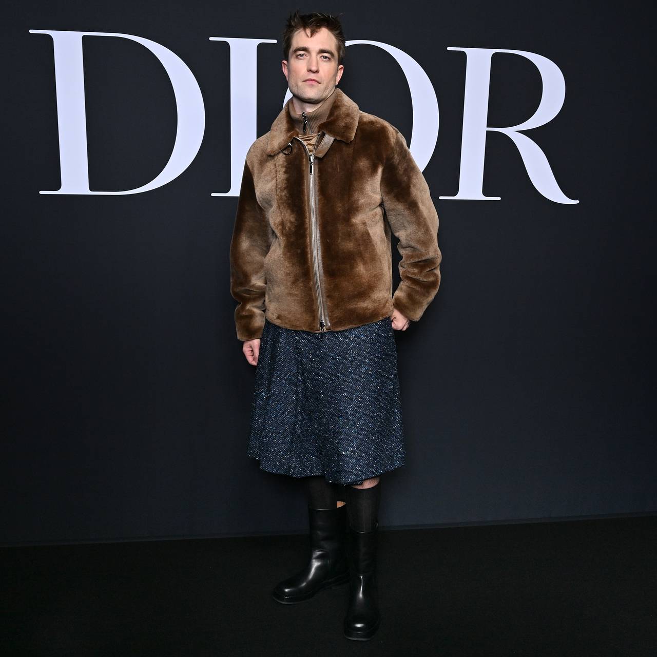 Роберт Паттинсон появился на показе Dior в юбке: Стиль: Ценности: Lenta.ru