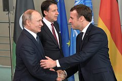 Президент РФ Владимир Путин и лидер Франции Эммануэль Макрон