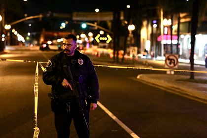 Полиция заблокировала машину с подозреваемым в стрельбе в Калифорнии