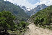 «Тут максимально сурово» Россиянин проехал автостопом одну из красивейших дорог мира — Памирский тракт. Что он увидел?