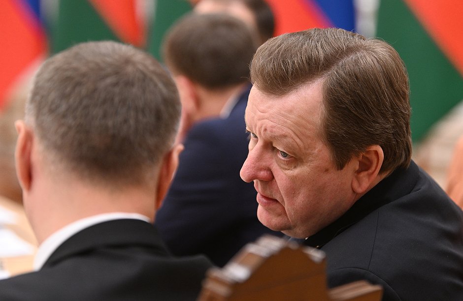 Министр иностранных дел Белоруссии Сергей Алейник перед началом встречи президентов России и Белоруссии в расширенном составе в Минске, 19 декабря 2022 года