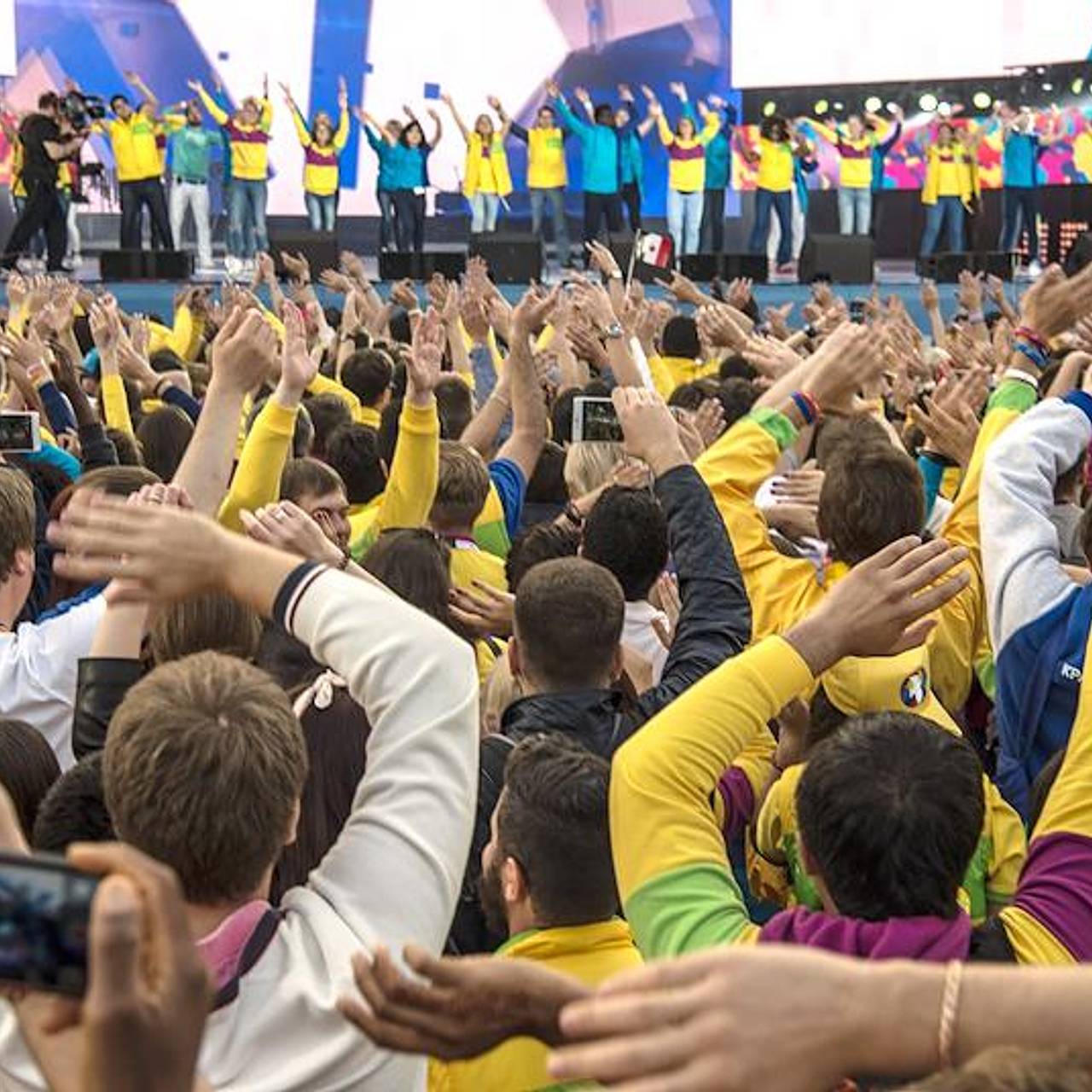 Xii всемирный фестиваль молодежи и студентов в москве. 27 июля 1985 фестиваль молодежи. Всемирный фестиваль молодёжи и студентов 2017. Вфмс 2017 логотип. Всемирный фестиваль молодёжи и студентов 1957 хрущев.