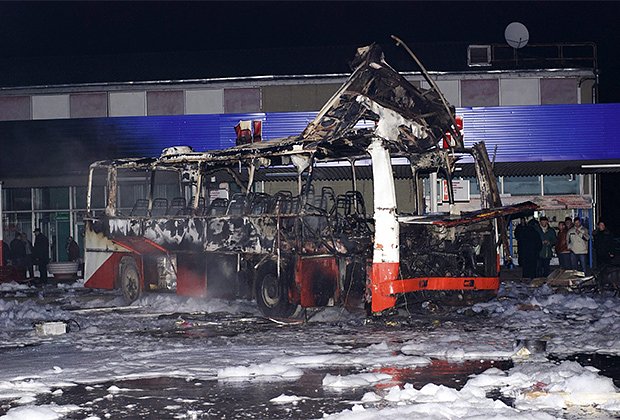 Последствия взрыва рейсового автобуса, который следовал из Пятигорска в Ставрополь. Фото: РИА Новости