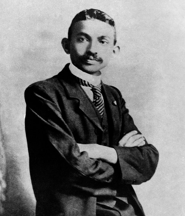 Мохандас Ганди в западном костюме, 1893 год