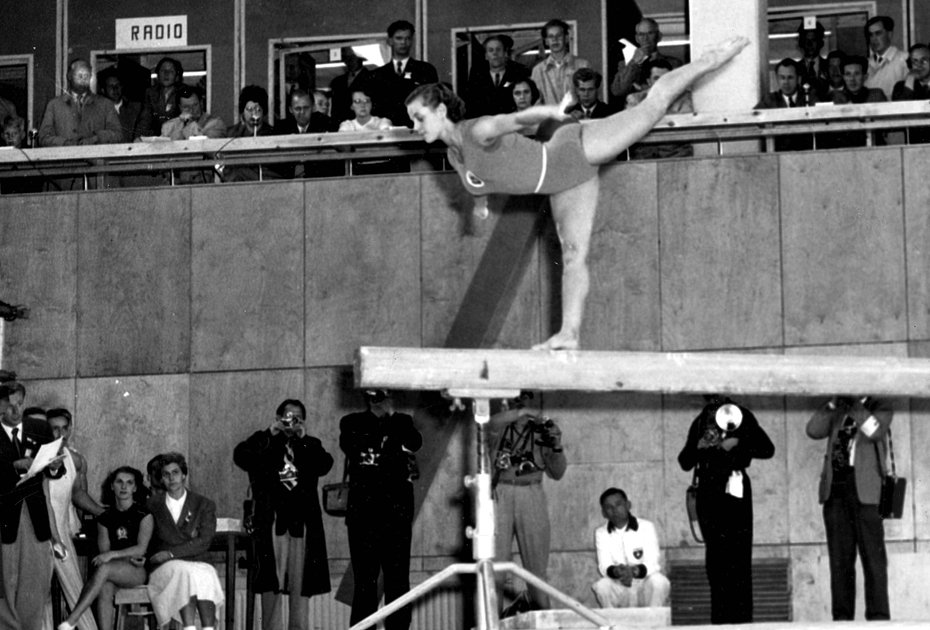 Гимнастка сборной СССР Нина Бочарова на Олимпийских играх-1952