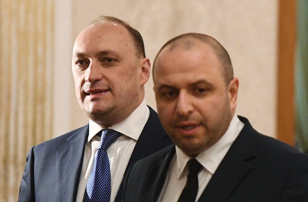 Член украинской делегации Денис Киреев (слева) перед началом российско-украинских переговоров в Гомельской области, 28 февраля 2022 года