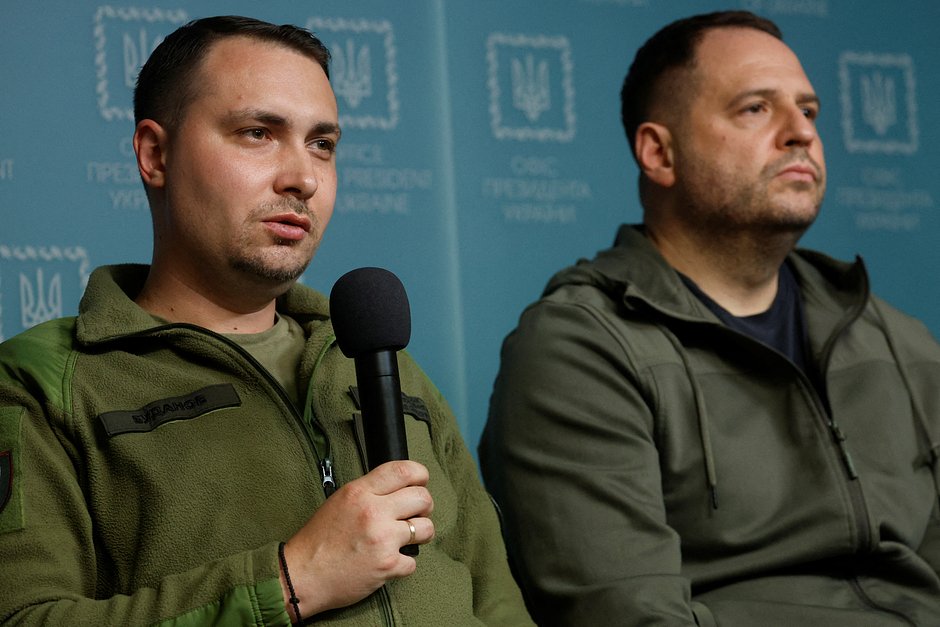Руководитель офиса президента Украины Андрей Ермак и начальник военной разведки Кирилл Буданов на брифинге об обмене военнопленными, 22 сентября 2022 года