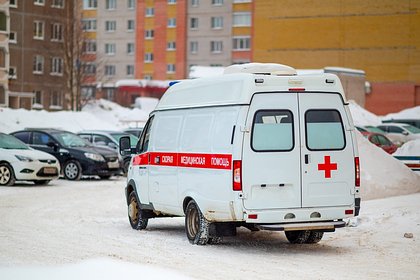 Российский полицейский перепутал дверь и упал в скоростной проем для пожарных