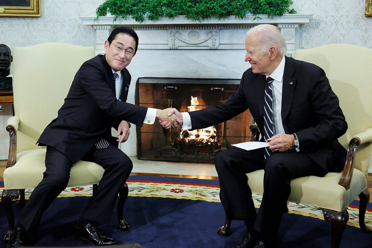 Встреча президента США Джо Байдена с премьер-министром Японии Фумио Кисидой в Белом доме. Вашингтон, США, 13 января 2023 года
