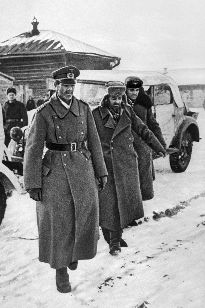 Паулюс и его помощники направляются в штаб 64-й армии РККА, 1943 год