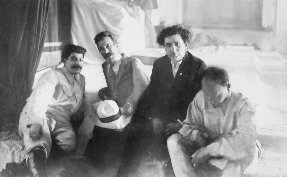 Сталин, Рыков, Зиновьев и Бухарин, 1924 год