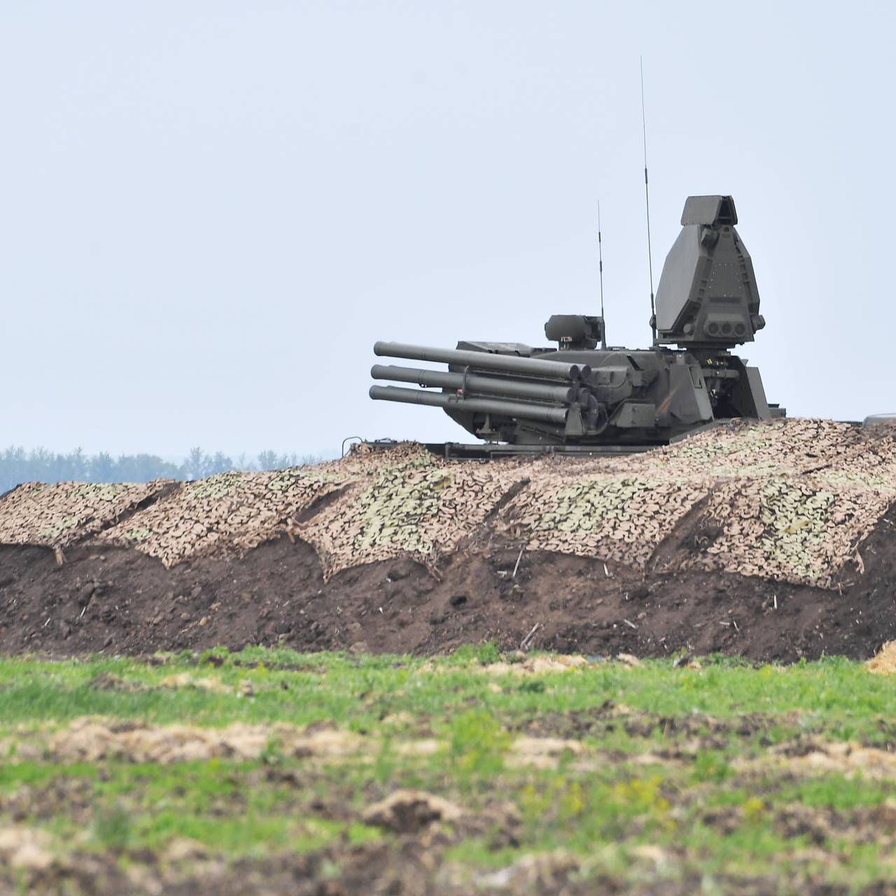 В Брянской области заявили об отражении удара ВСУ с помощью системы ПВО:  Происшествия: Россия: Lenta.ru