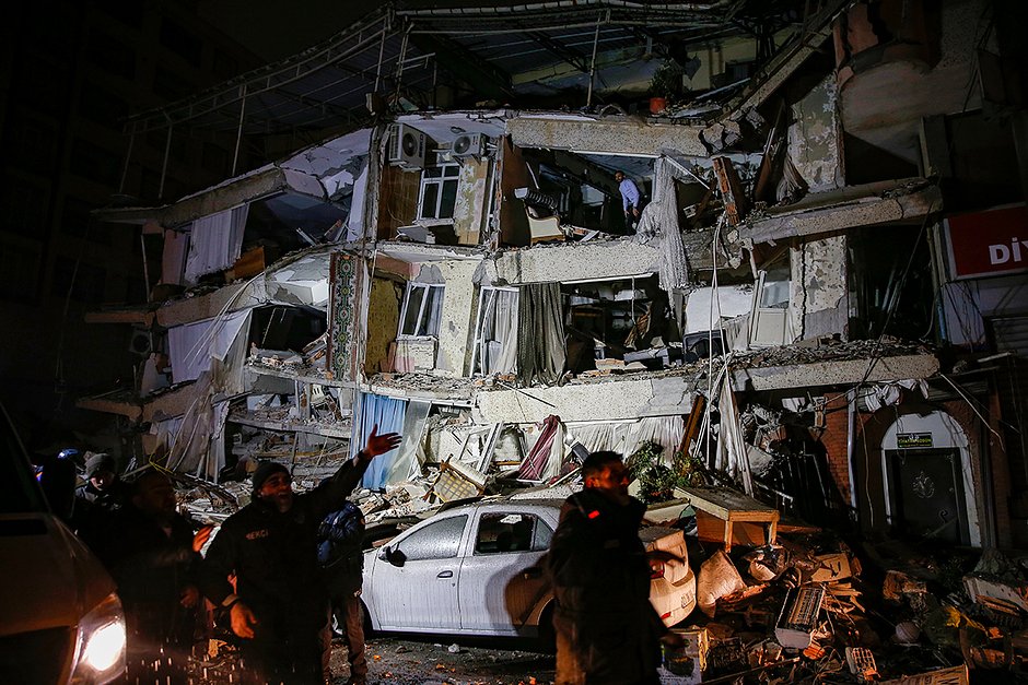 Разрушенный жилой дом в Диярбакыре, Турция