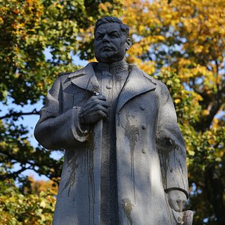 Фрагмент памятника генералу Ватутину в Мариинском парке Киева. Архивное фото